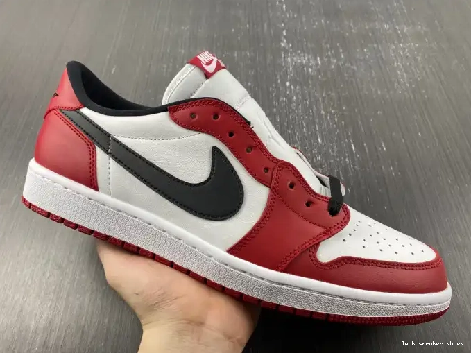 Rep LUCY Air Retro Low Jordan 705329-600 Chicago 1 0526